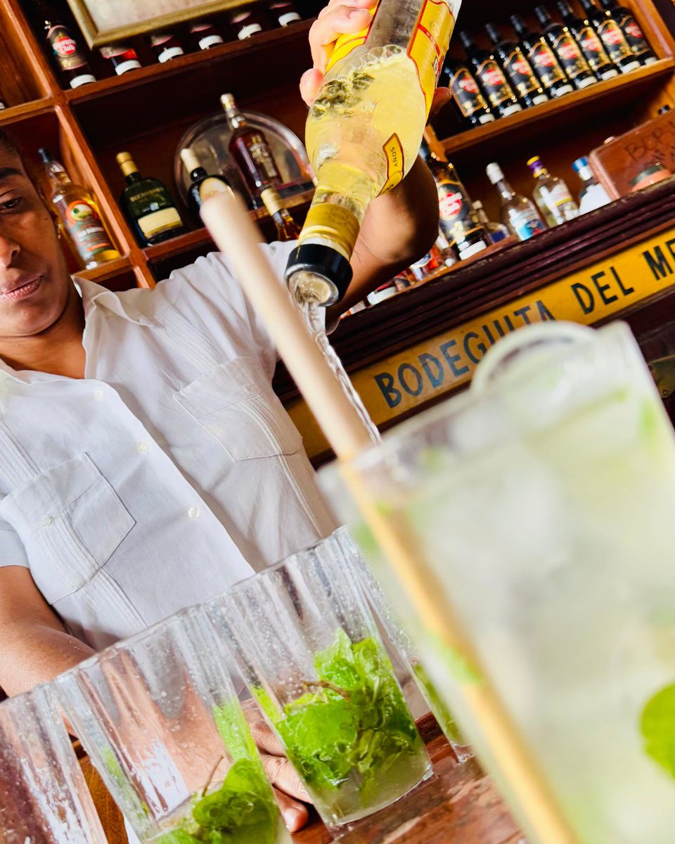around_esp's tweet photo. 📜 "Mi mojito en La Bodeguita, mi daiquiri en El Floridita."
— Ernest Hemingway 🕶️🍸

https://t.co/2VOORpmDFF https://t.co/K2xEYb4Kl3