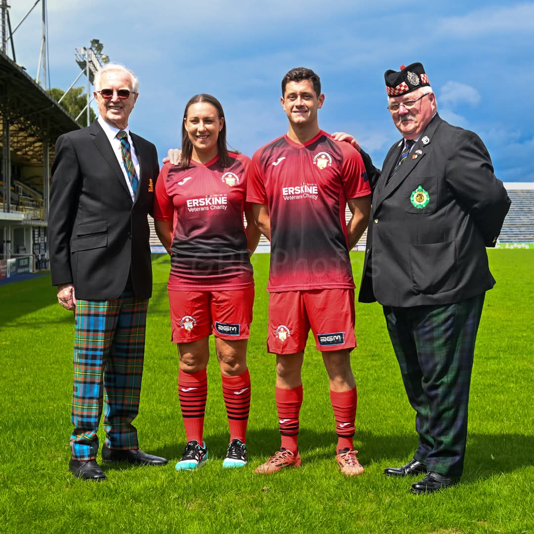 29jenny_C's tweet photo. Was lovely meeting the veterans from @ErskineCharity, what a great cause to be on the away kit! Had some great conversations about women's football. https://t.co/IhWsMtUkQk