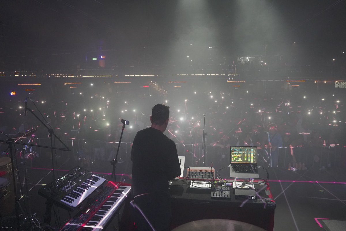 SUSSIE 4 :: (@sussie4music) on Twitter photo Gracias CDMX por querernos así durante tantos años. ¿Y que creen? se viene un disco nuevo y muchos más shows por todo México y el mundo. ¡¡SUSSIE 4!! Gracias CDMX por querernos así durante tantos años. ¿Y que creen? se viene un disco nuevo y muchos más shows por todo México y el mundo. ¡¡SUSSIE 4!!