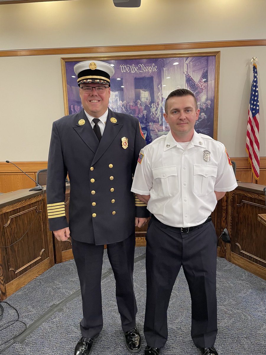 Congratulations to Lieutenant Tom Decroteau on his promotion!  Tom was sworn on Friday by Town Clerk Maria Sagarino.