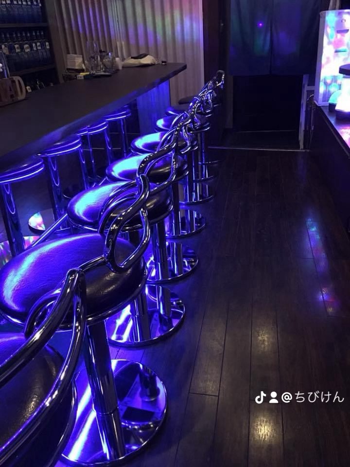 おはようございます。今日から6月に入りました。そろそろ梅雨入りですかね？新橋DADダッド本日も午後１時から五時迄ふんどし大好きイベントのイケオジデーです。イケオジさんは勿論、イケワカさん大募集です。皆で楽しく飲みましょう。
皆様のご来店を心よりお待ち申し上げております。ちびけん