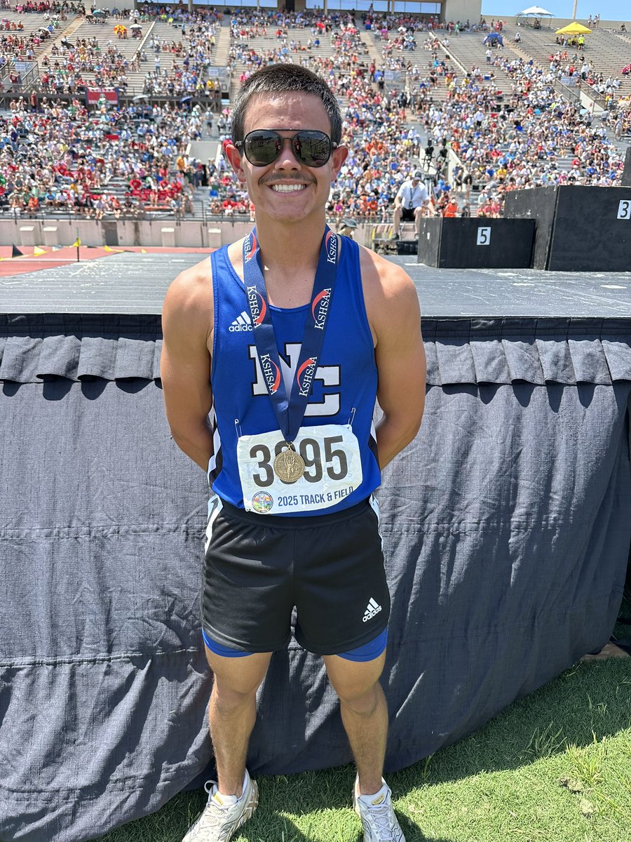 1A Boys 1600m state champion 🥇

Broxton Gall from Ness City wins the 1A Boys 1600m with a time of 4:29.51. #sportsinkansas