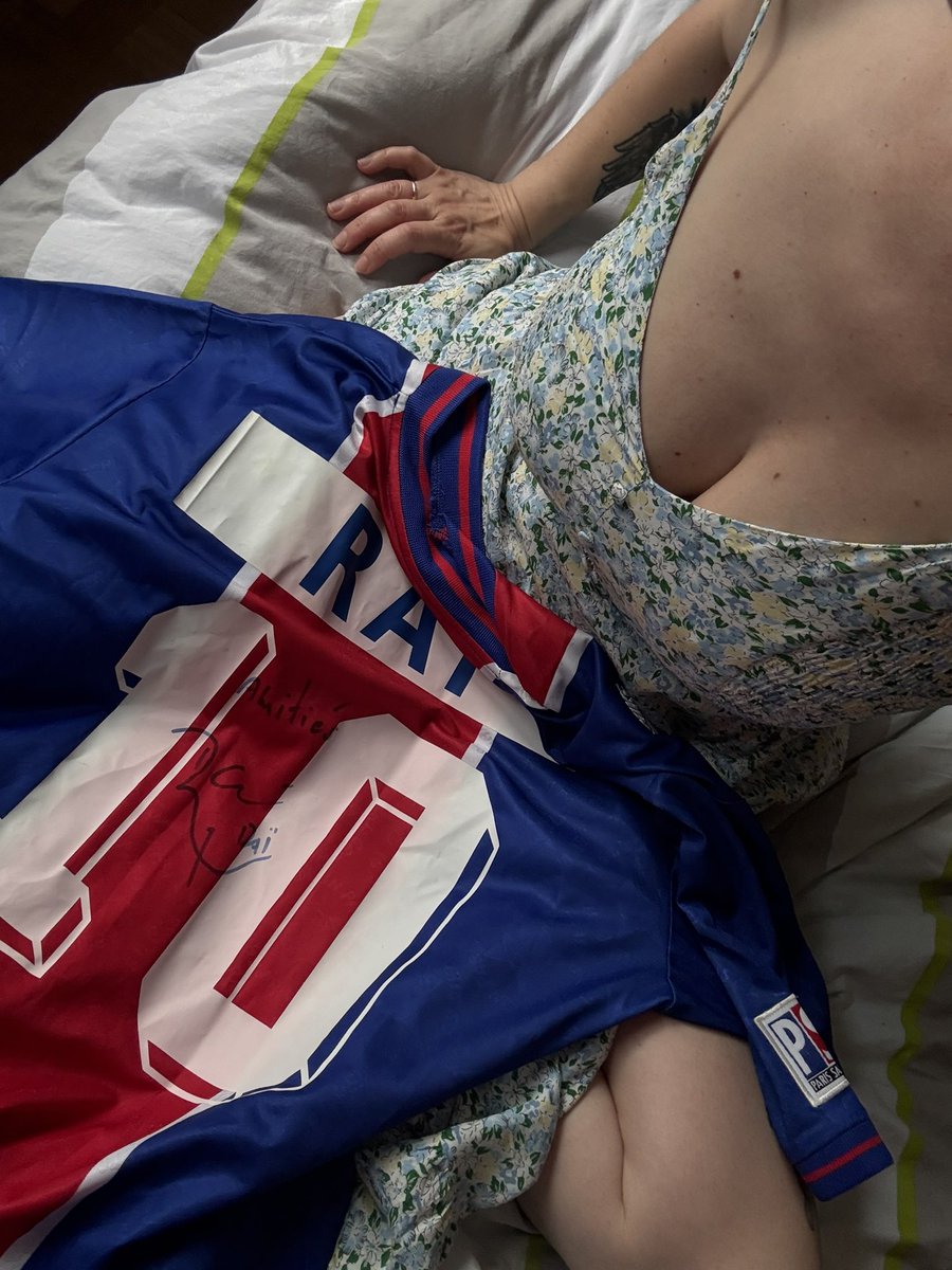 Plus maillot ou décolleté ? #psg