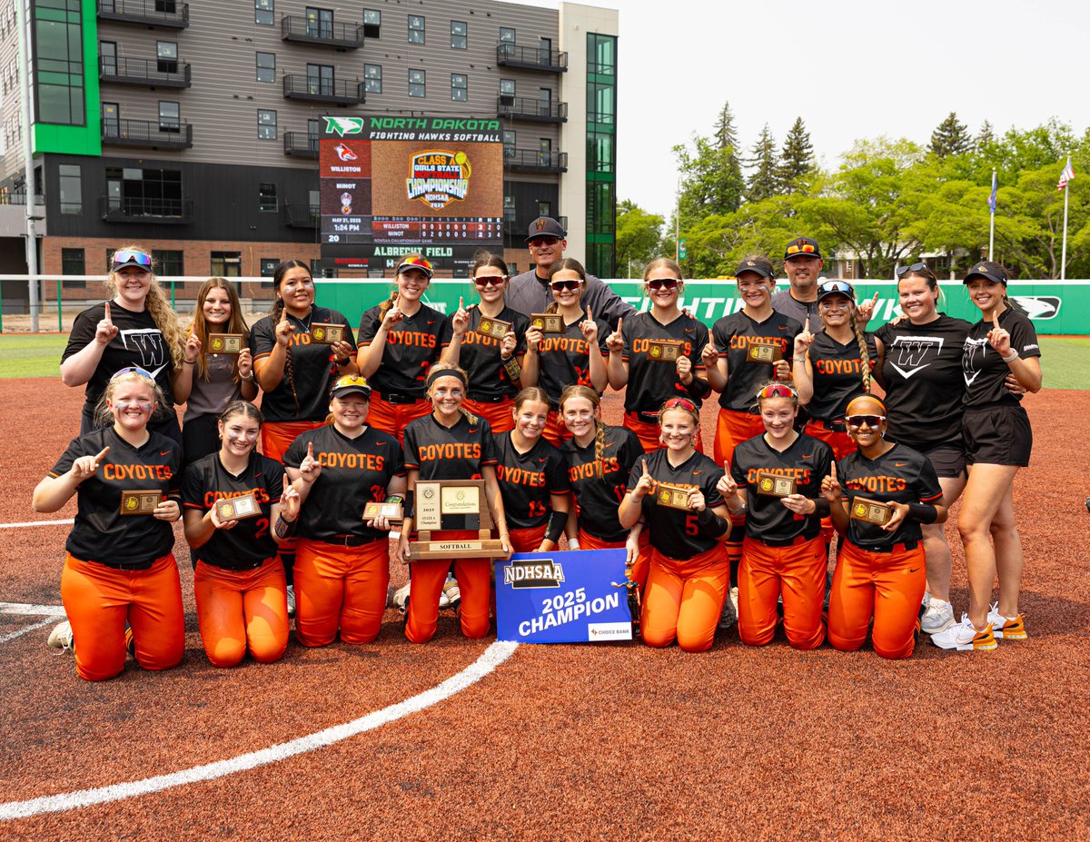 NDHSAA's tweet photo. 2025 NDHSAA Class A Softball State Tournament Champions: Williston Coyotes

#NDHSAA #NDpreps @BankWithChoice #PeopleFirst

PHOTO CREDIT: Kolby Koerner https://t.co/JCdo4cUaVO
