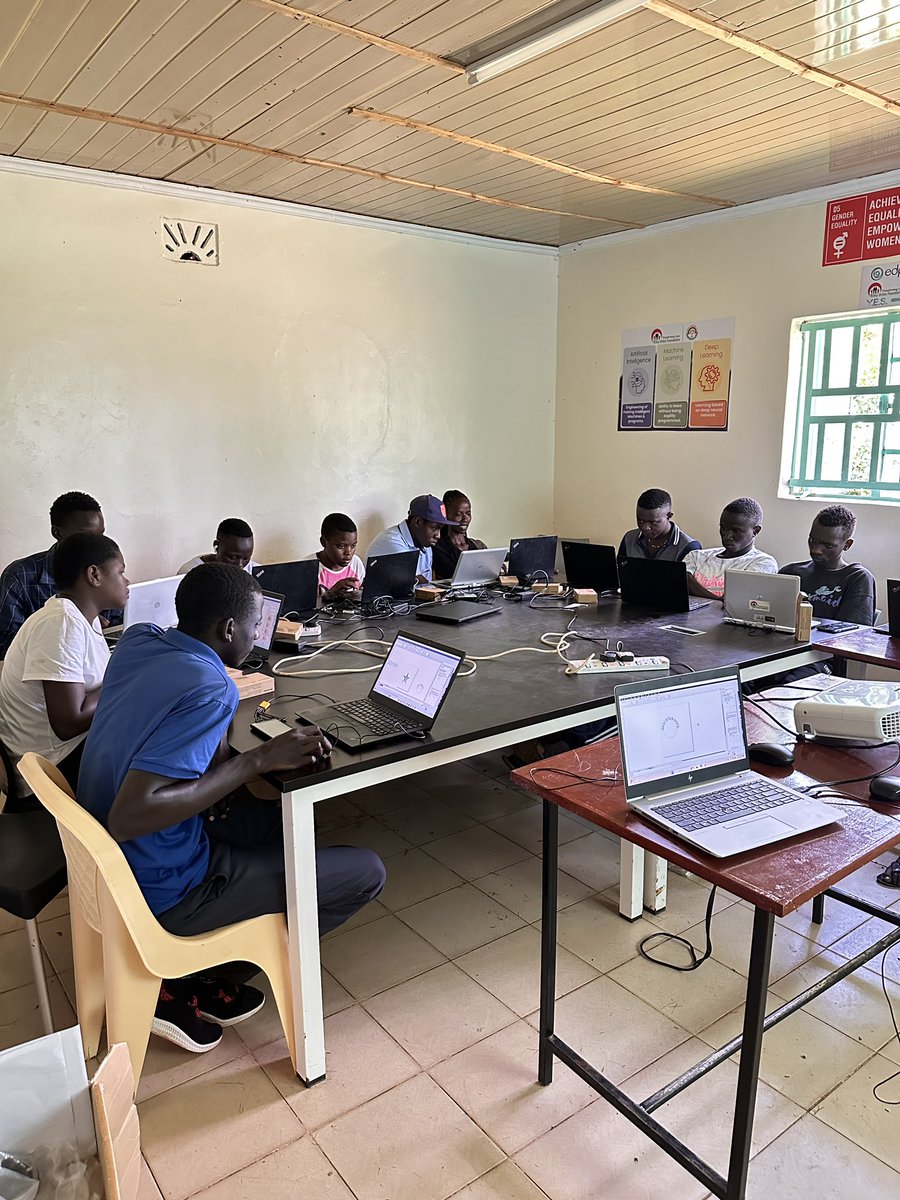 RileyOrton2's tweet image. As our digital literacy students near the completion of their Gig Economy Tech Training, they’re now diving into graphic design, learning how to create powerful visuals and market themselves in the digital world. #ROFImpact
#GigEconomy #YouthEmpowerment #TechTraining #FutureReady