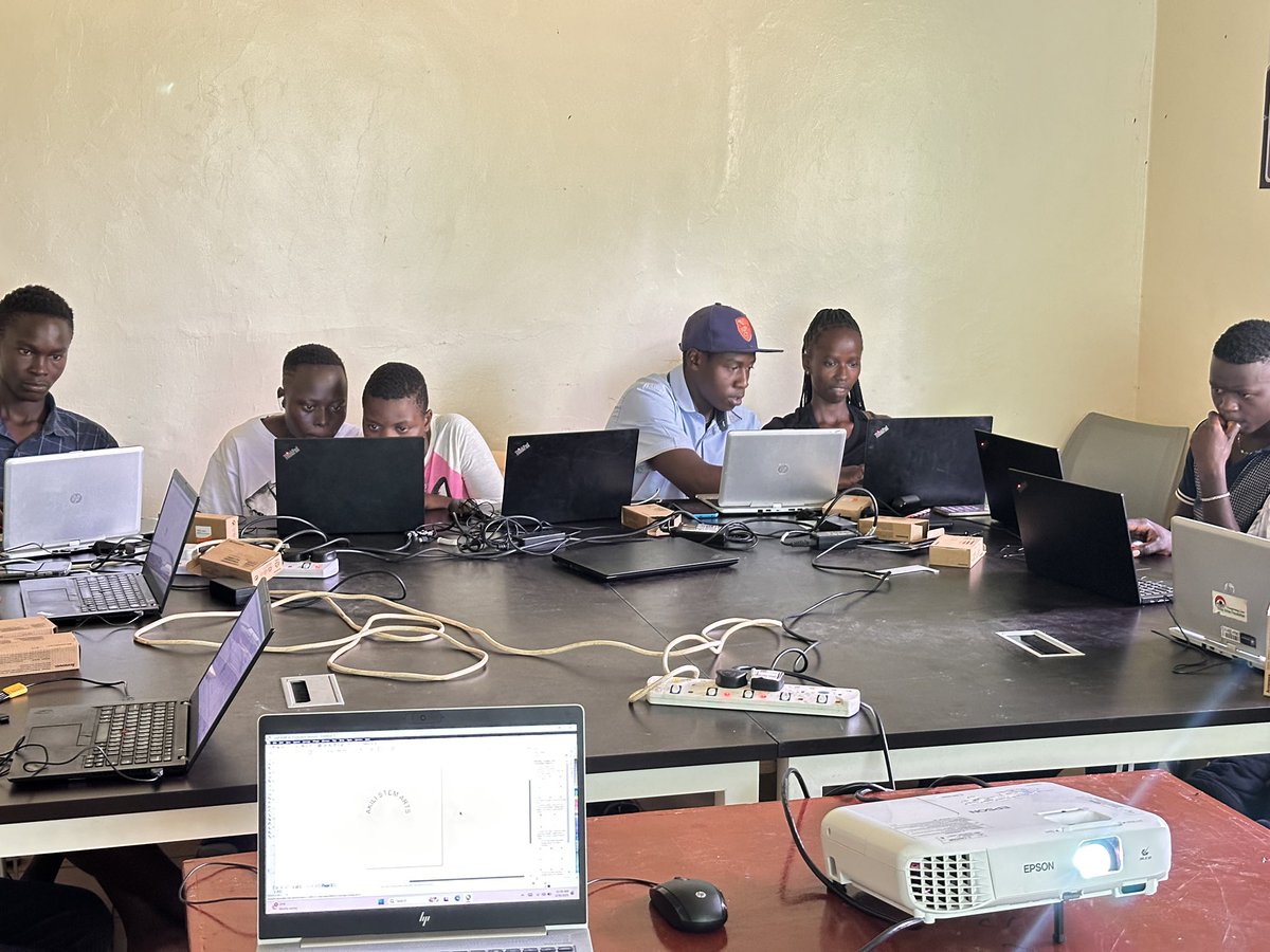 RileyOrton2's tweet image. As our digital literacy students near the completion of their Gig Economy Tech Training, they’re now diving into graphic design, learning how to create powerful visuals and market themselves in the digital world. #ROFImpact
#GigEconomy #YouthEmpowerment #TechTraining #FutureReady