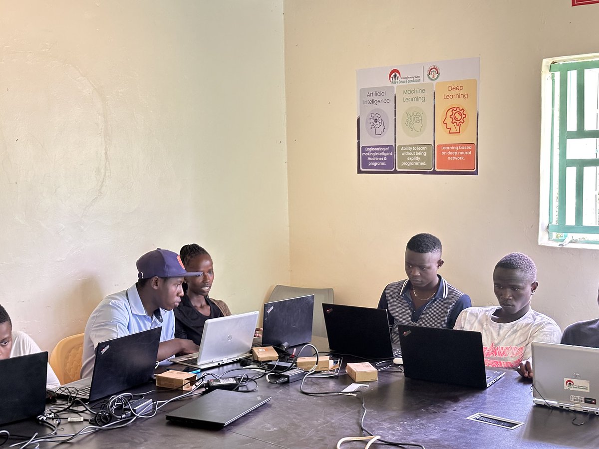 RileyOrton2's tweet image. As our digital literacy students near the completion of their Gig Economy Tech Training, they’re now diving into graphic design, learning how to create powerful visuals and market themselves in the digital world. #ROFImpact
#GigEconomy #YouthEmpowerment #TechTraining #FutureReady