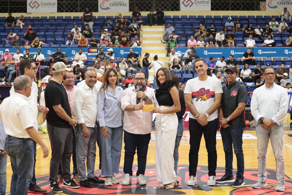 Con @realesdelavega “Vamos por la 4ta”. 🎉👑 ¡Y hoy premiamos nuestras reinas; seguimos apoyando el talento y la belleza de nuestra provincia! 

Durante la coronación de la Reina de las Patronales Nuestra Señora de La Antigua 2024, entregamos RD$200,000 en premios para reconocer