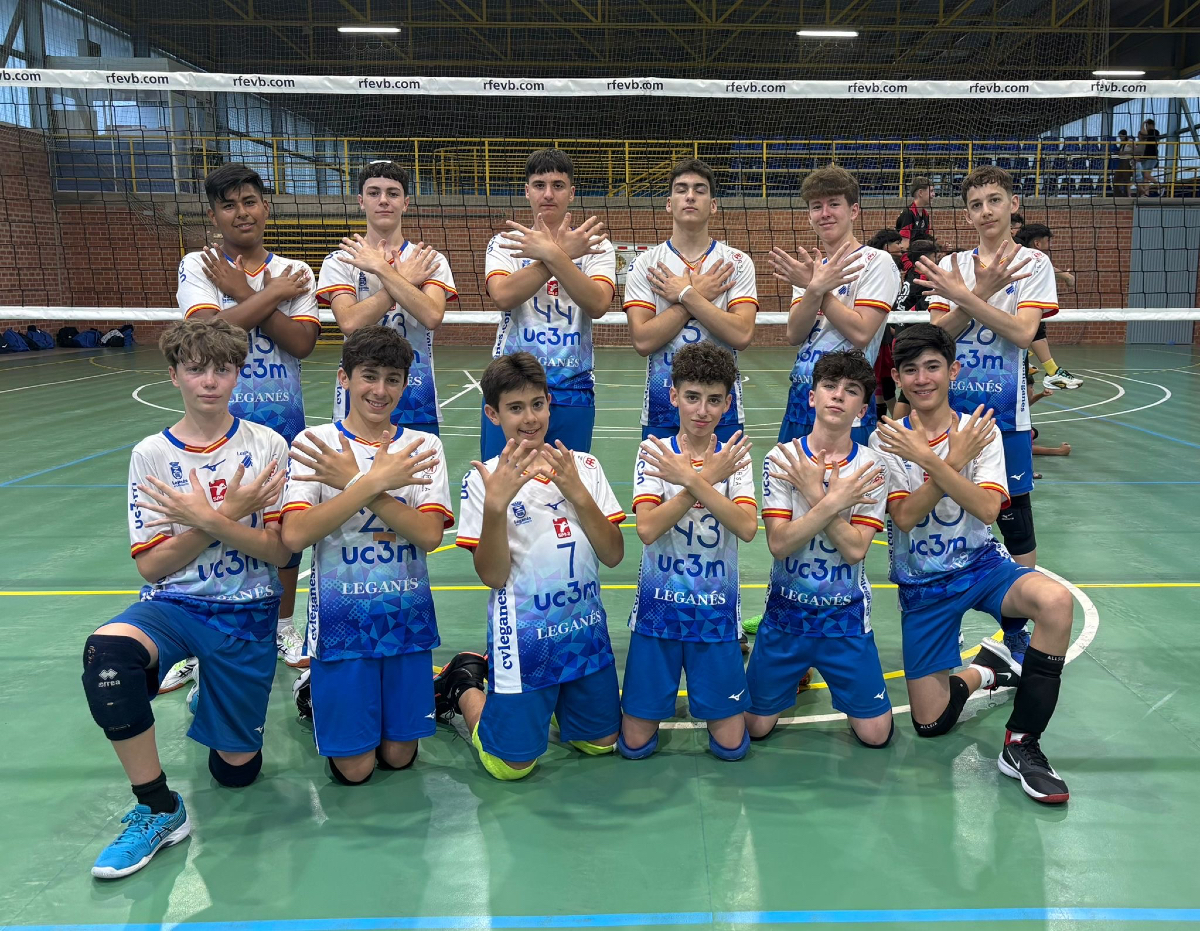 VoleibolLeganes's tweet image. 🇪🇸🏆 Del 9º al 10º Puesto | Campeonato de España Infantil Masculino

🏐 Infantil A Masculino
🆚 Metrikamedia EECCVB
🏆 1-3

#VamosLega 💙🤍
#MejorCanteraESP 💪🇪🇸