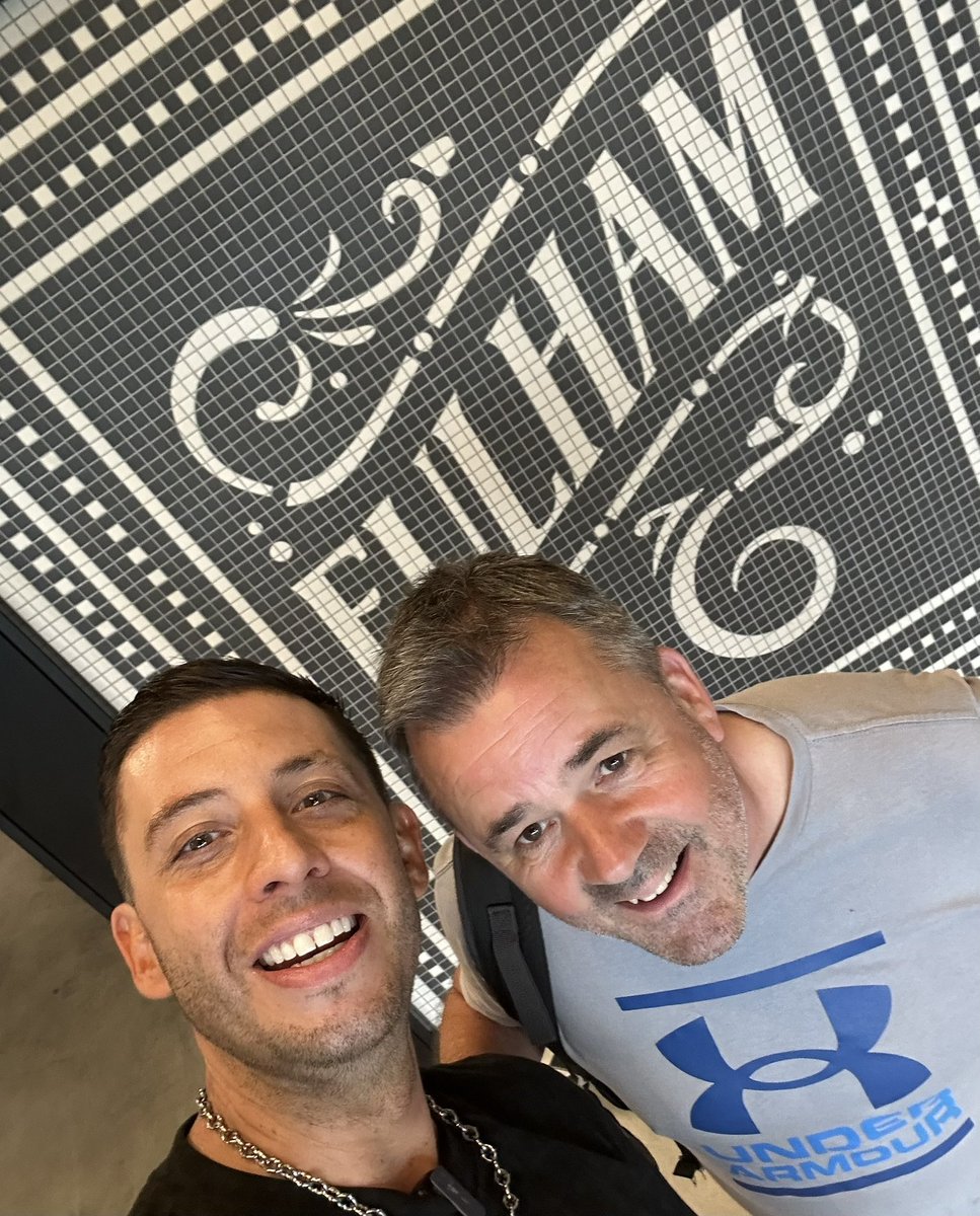 Bumped into this legend today and at all places but FFC!
Even though he was working, so chatty and insisted on the selfie with Fulham behind us! 😂
Looking forward even more to seeing him again this summer ❤️👍<a href="/example/">example</a>