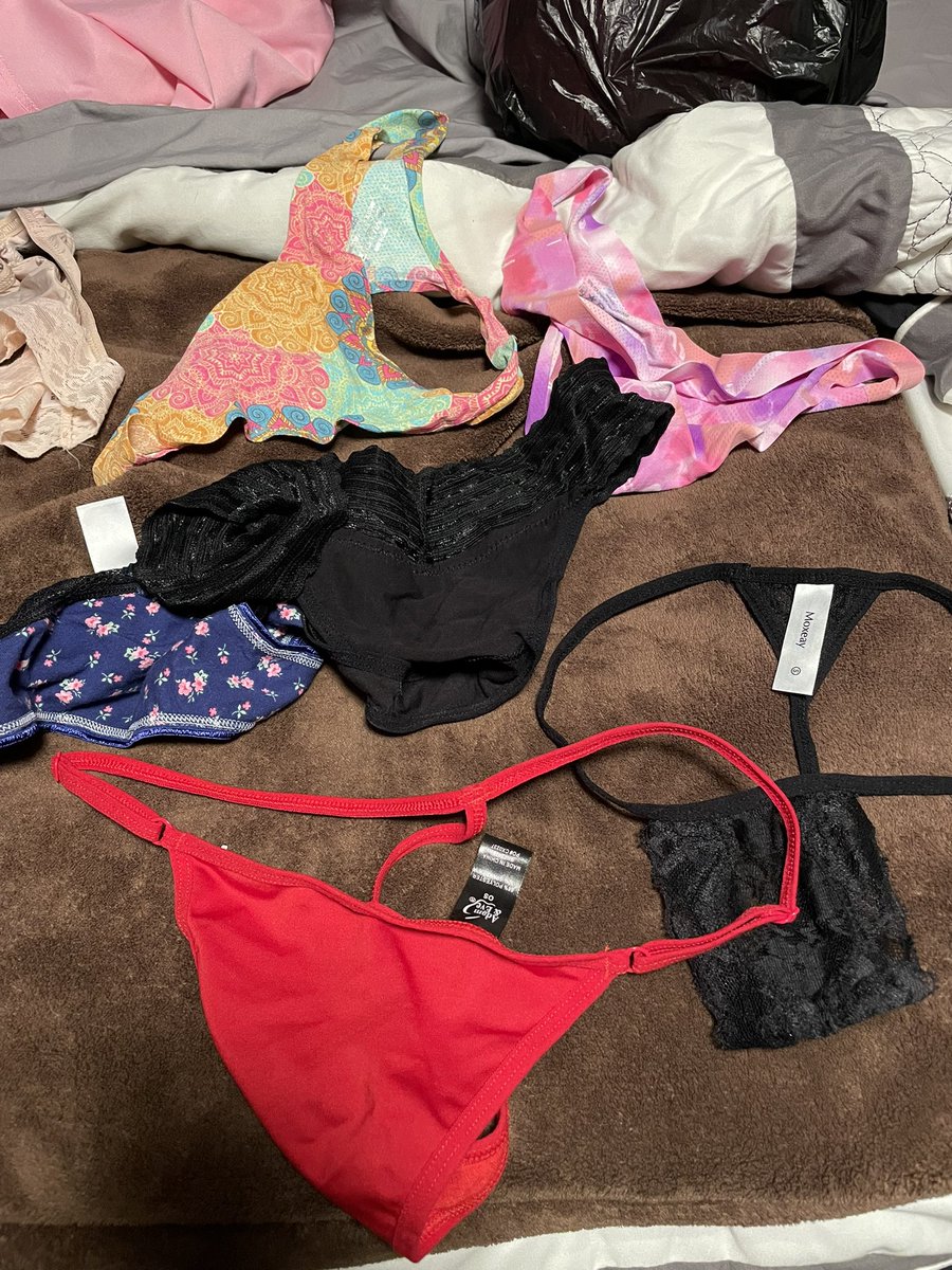 I know my dick is small, that’s why I have to wear girl panties