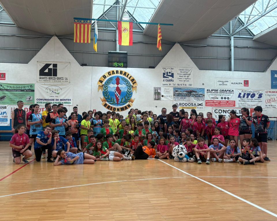 CB_ChapelaWeb's tweet image. Primeiro posto pra os nosos rapaces e rapazas alevíns no Memorial Manuel Vidal no Carballal. 
Moitas grazas pola invitación ó @adcarballal e polo gran día que pasaron tódolos equipos xuntos.
#imoschapela #vermelloeverde