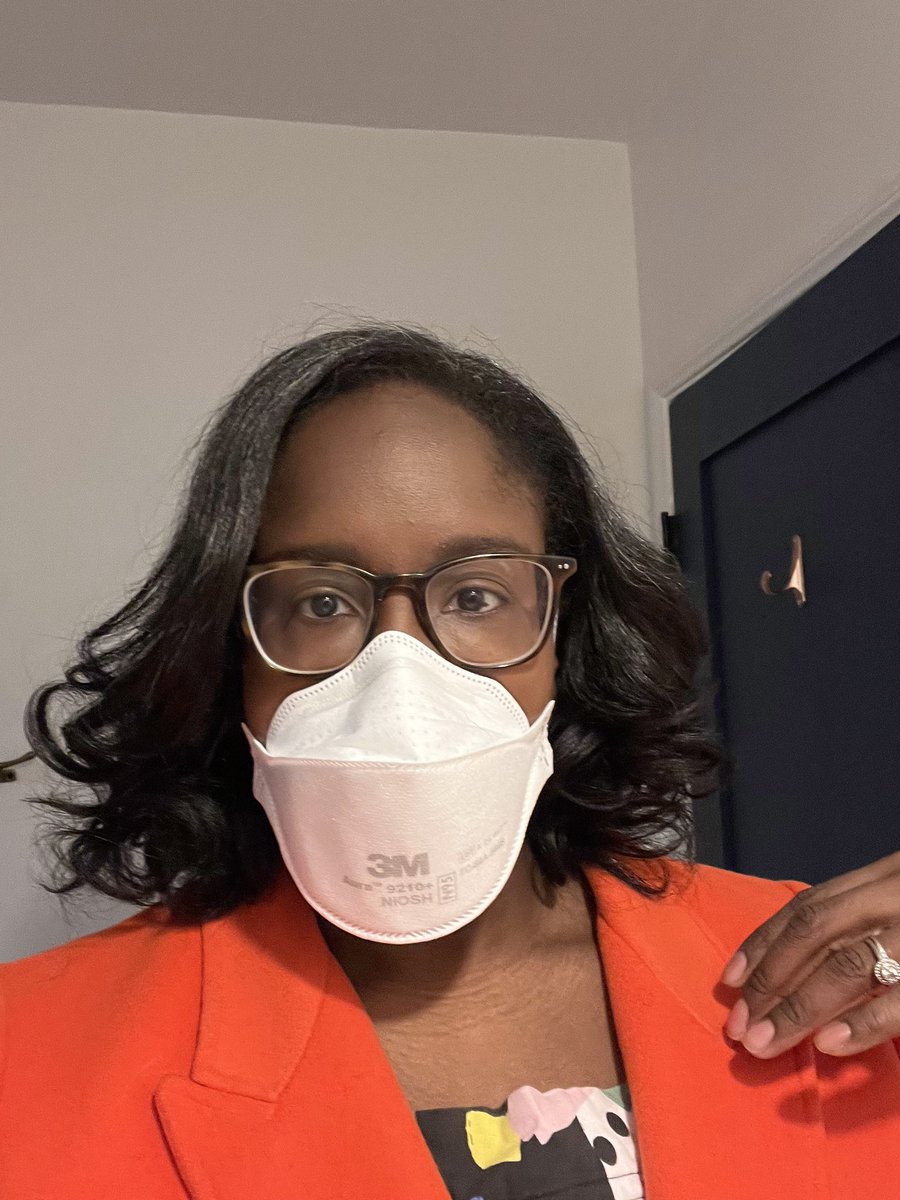 “When I wear a mask, I'm asserting that my physical health is worth protecting, as is the health of those around me. I'm asserting that I deserve #CleanAir and safety when I step out into the world, and so does everyone else.”— Naomi Ekperigin <a href="/Blacktress/">Naomi Ekperigin</a> 
instagram.com/p/DKUx08lOcPo/…