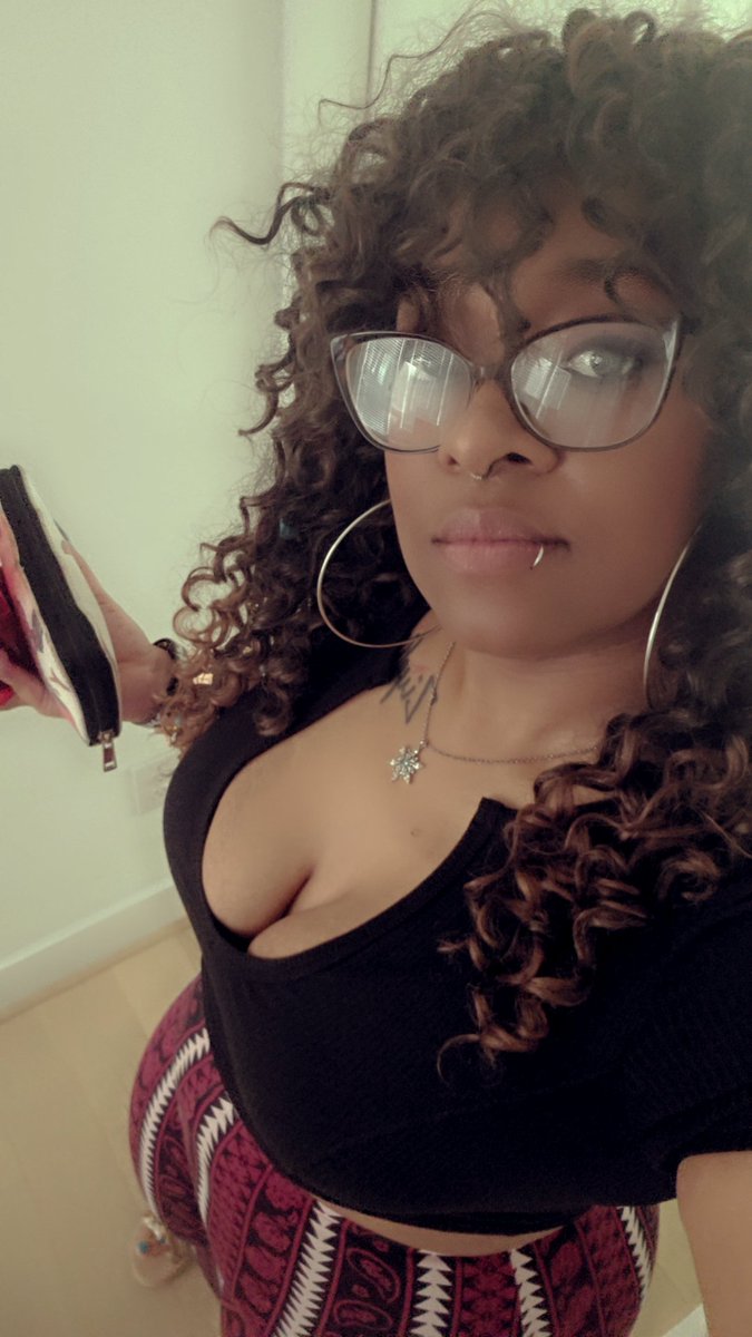 I may just wear this to con 🤷🏾‍♀️
Food was fire