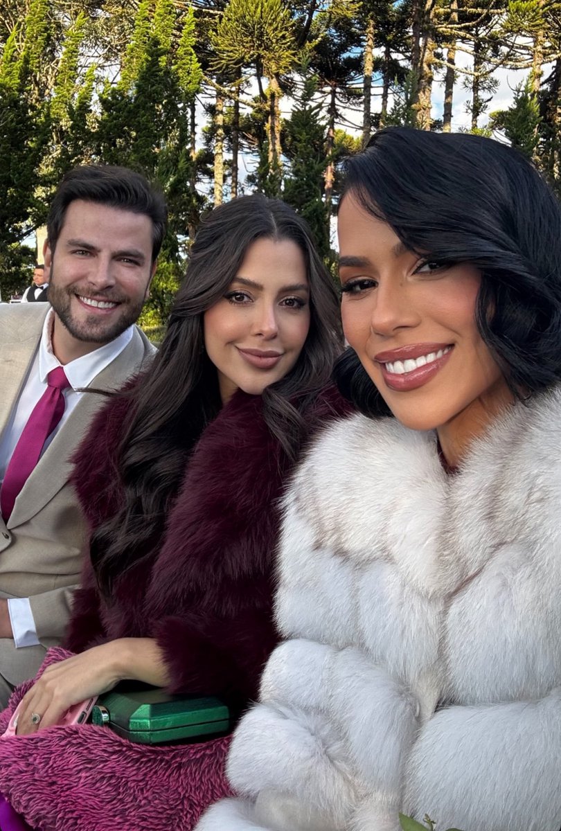 centralreality's tweet photo. Gustavo Marsengo, Laís Caldas e Larissa Tomásia marcaram presença no casamento da ex-BBB Bárbara Heck. https://t.co/RGnZXVFuvt