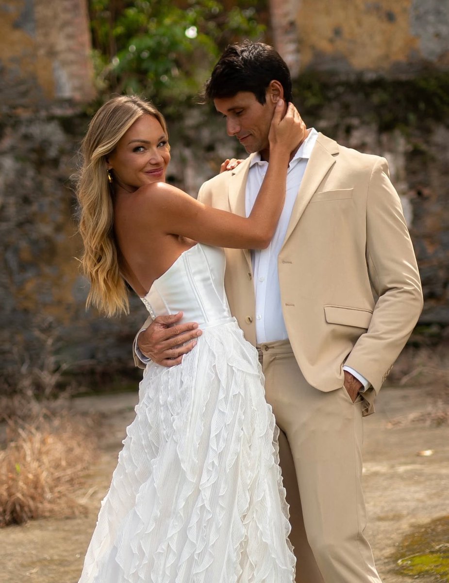 centralreality's tweet photo. Gustavo Marsengo, Laís Caldas e Larissa Tomásia marcaram presença no casamento da ex-BBB Bárbara Heck. https://t.co/RGnZXVFuvt
