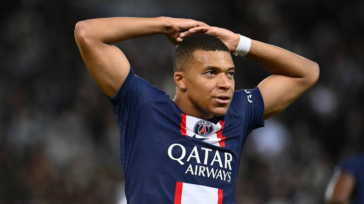 So all this time Mbappe was holding PSG 😂😂😂