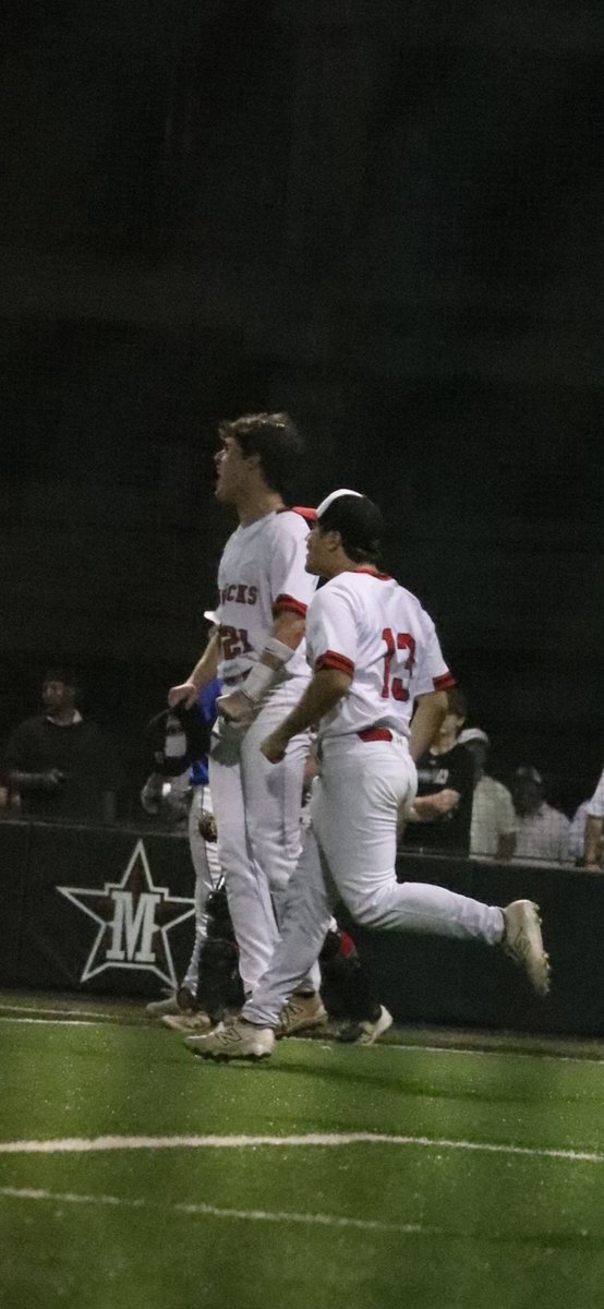 Adamw2312's tweet image. Had a great season with the Mavs finishing third in SPC, and had a great season on the bump with the following stats:

0.2 IP
0.000000 ERA
0 HBP
0 H
#dudealert #twowayplayer #vangemmert #chosen_one #dflem #ridethepine