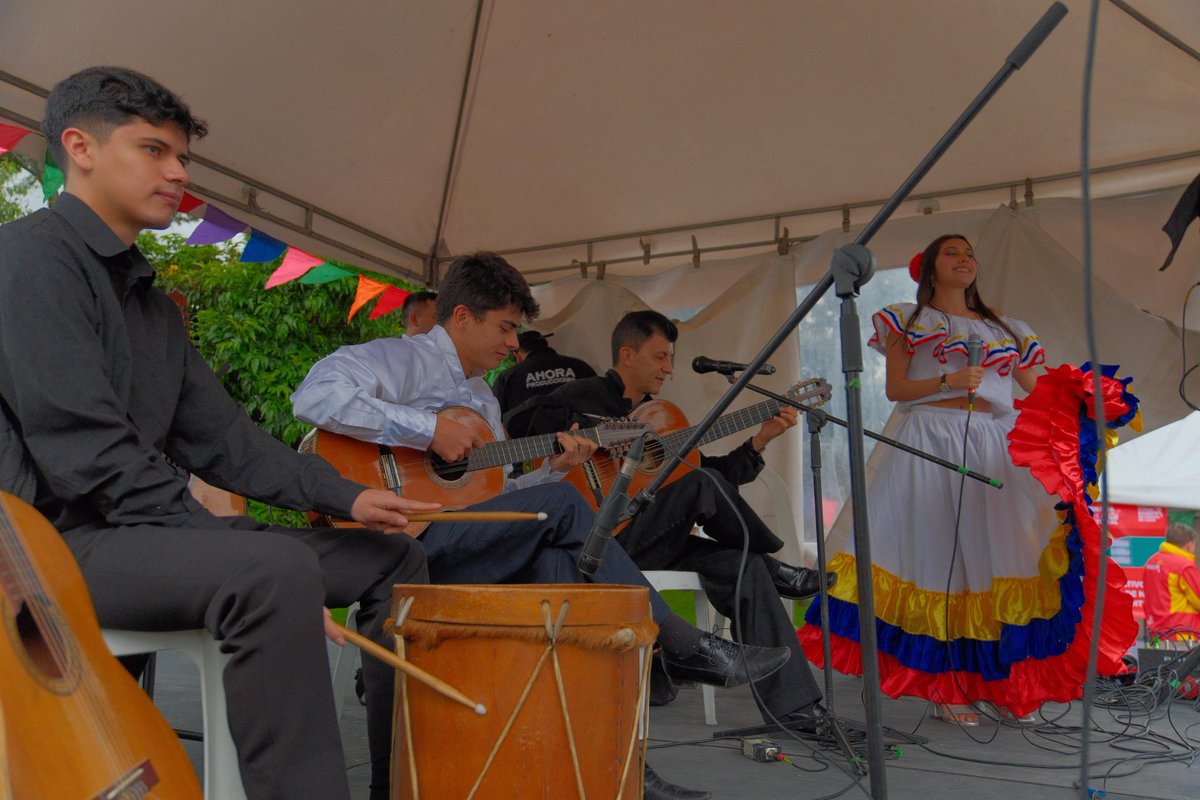🎉 ¡TeusaFest Crece y Florece está aquí!

Un espacio donde los emprendimientos locales, el arte, la cultura y el espíritu de comunidad se unen para celebrar lo mejor de Teusaquillo.

🌟 Disfrutamos de presentaciones culturales, apoyamos a nuestros emprendedores, junto a las