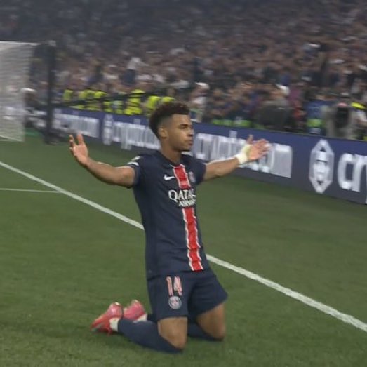 _BeFootball's tweet photo. Même pas 20 ans, je préfère en rigoler https://t.co/iBRoZ4lzc5