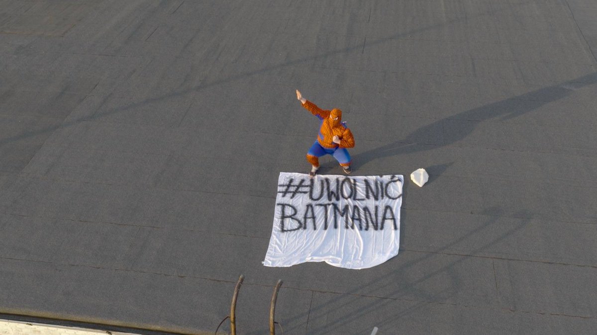 Spiderman staje w obronie batmana