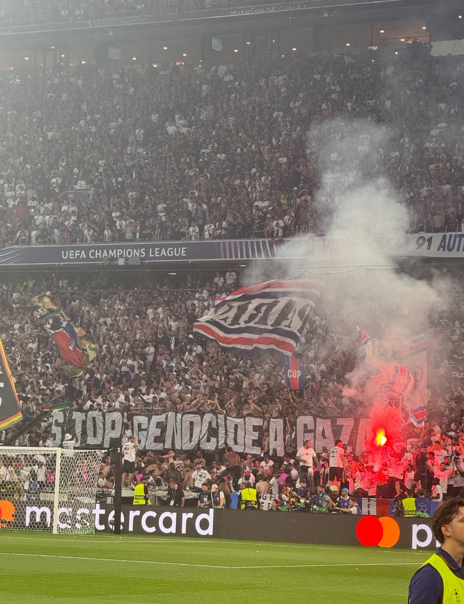 Magnifique message des supporters du PSG. 

Free Palestine 🇵🇸 
#ChampionsLeague #PSGINT