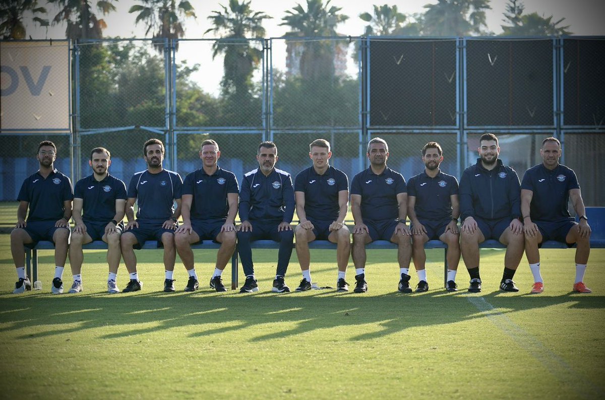 Büyük Adana Demirspor Ailesine,
Bugün, bu büyük kulübün başında son maçıma çıktım.
Kolay bir karar değil, kolay bir an hiç değil…
Ama bazı vedalar da, en az başlangıçlar kadar onurludur.
Şubat ayında, zorlu bir dönemde, hiç düşünmeden geldim bu göreve;
Yorulmuş bir sezona,