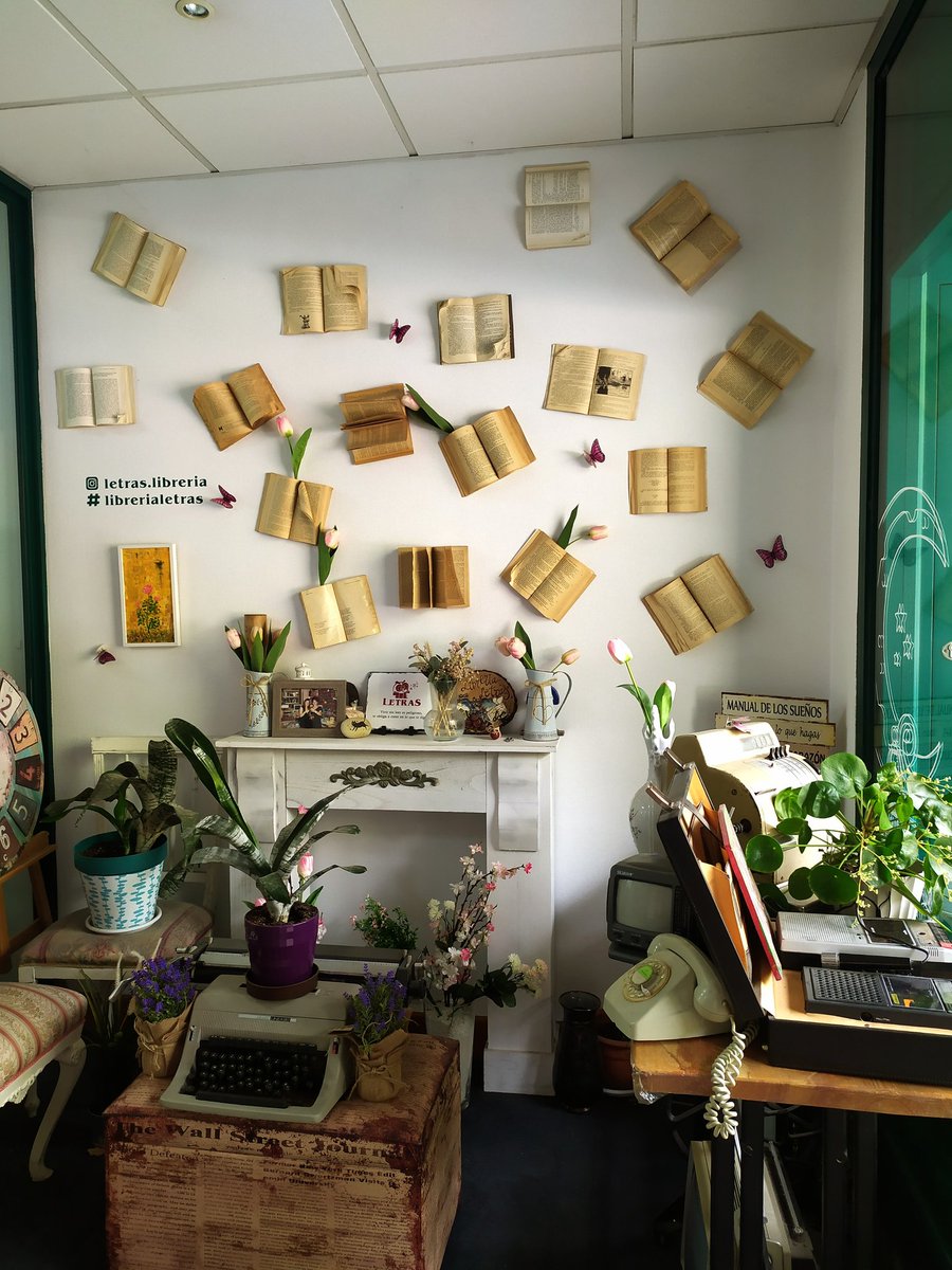 <a href="/LetrasLibrera/">Librería Letras</a> Y es q en  #LaTrastiendaDeLETRAS , de <a href="/LetrasLibrera/">Librería Letras</a> te sientes como en casa🥰 Y es muy cercana la interrelación entre escritor,librera y público 👌🏾👏🏾👏🏾👏🏾