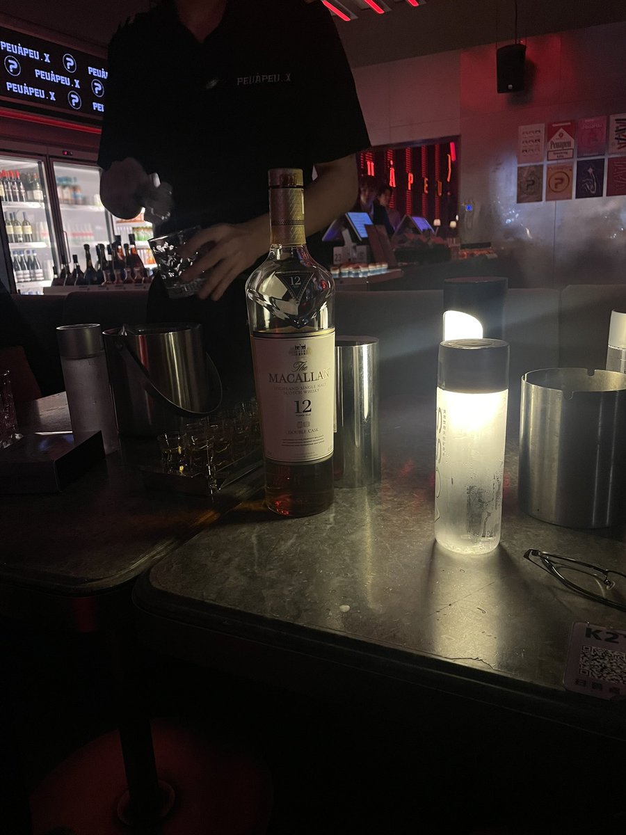 Wison_1's tweet photo. 为什么每次喝了酒，脑子里只想一件事、就是想接吻做爱，欲望越发强烈！你们会吗 https://t.co/W3FdMJW9ZG