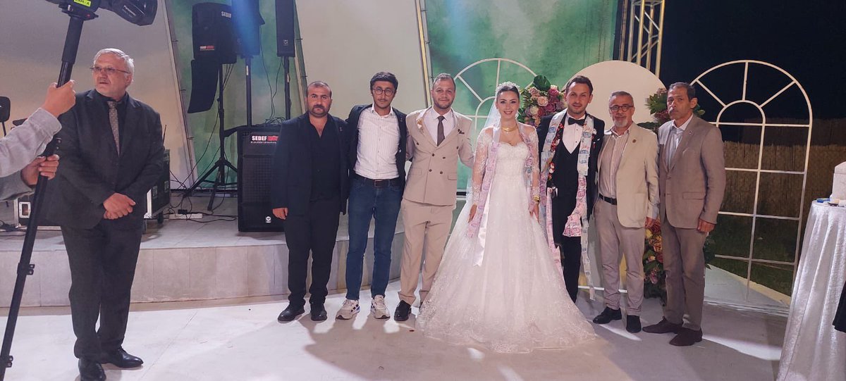Beyza ve Enes çiftimizin bu özel günlerinde düğünlerine katılım sağladık. Zafer Partisi Bursa İl Başkanımız Cihat Gazi’nin nikah şahitliğini üstlendiği törende, İl Teşkilat Başkanımız Ferit Gürsoy, İl Sekreterimiz Ali Nur Arabulan, Orhangazi İlçe Başkanımız Yakup Yüce ve teşkilat