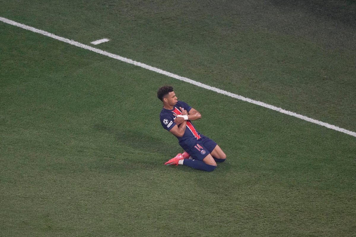 دوي في #دوري_أبطال_أوروبا خلال الموسم الجاري 👇

لعب 16
سجل 4
صنع 3

#باريس_سان_جيرمان_إنتر_ميلان 🇮🇹 🇫🇷
#UCL