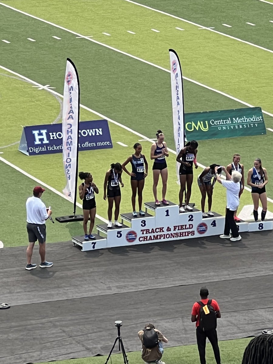 Ava Tobias makes the podium the 400m Dash. 💪 Congratulations on a great 400 season!! ❤️💛