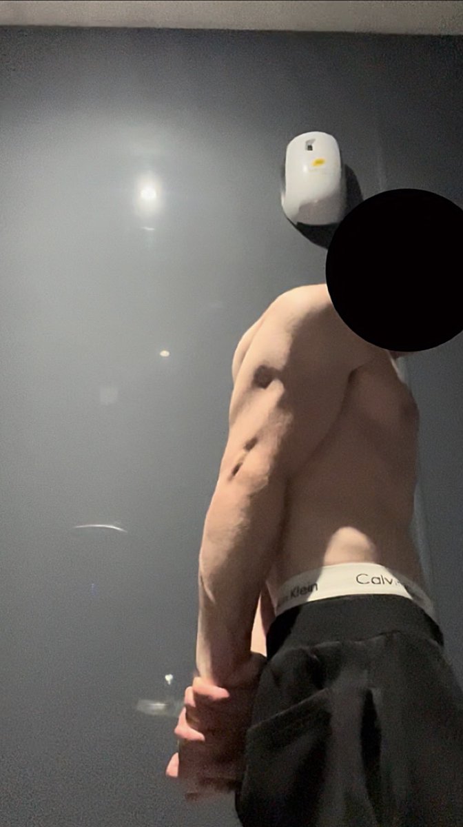 Nothimb123's tweet photo. Dm or like to see my cock https://t.co/kCUGvFRL4h