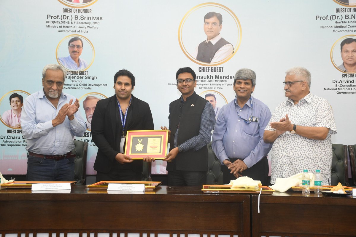 DFlex007's tweet photo. "Earned it. No shortcuts, just hard work and Hustle. डॉ. एपीजे अब्दुल कलाम सेवा सम्मान, UDFCON25 में प्राप्त किया।Thank you @UDF_BHARAT and special thanks to @drlakshyamittal National president @UDF_BHARAT .
#medx #MedTwitter #Medx #Awards #UDF #blessed #doctors #neetpg25 https://t.co/Jl7IvKgMrh