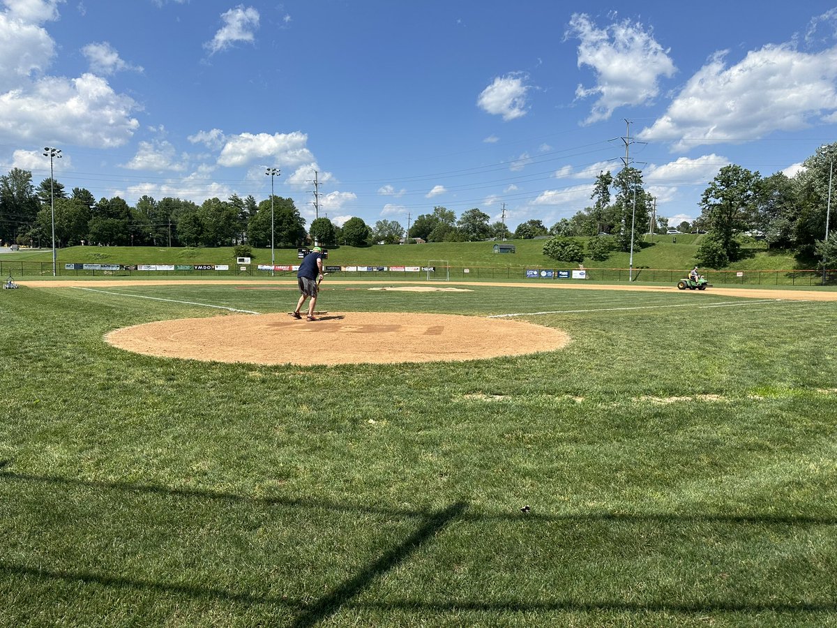 Nathan Schwartz (@nateschwartz_) on Twitter photo Excited to be back in Charlottesville this summer handling communications and leading the on-air media team for <a href="/CvilleTomSox/">Charlottesville Tom Sox</a>!
Our season opener is coming up in 25 minutes from CHO Airport Field!
Here are todayβs game notes:
tomsox.org/wp-content/upl⦠Excited to be back in Charlottesville this summer handling communications and leading the on-air media team for <a href="/CvilleTomSox/">Charlottesville Tom Sox</a>!
Our season opener is coming up in 25 minutes from CHO Airport Field!
Here are todayβs game notes:
tomsox.org/wp-content/uplβ¦
