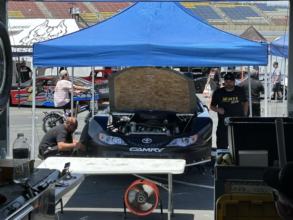 LM45Spotter's tweet photo. Getting her race ready!!!!  #Go45 https://t.co/nYRXYe8U8f