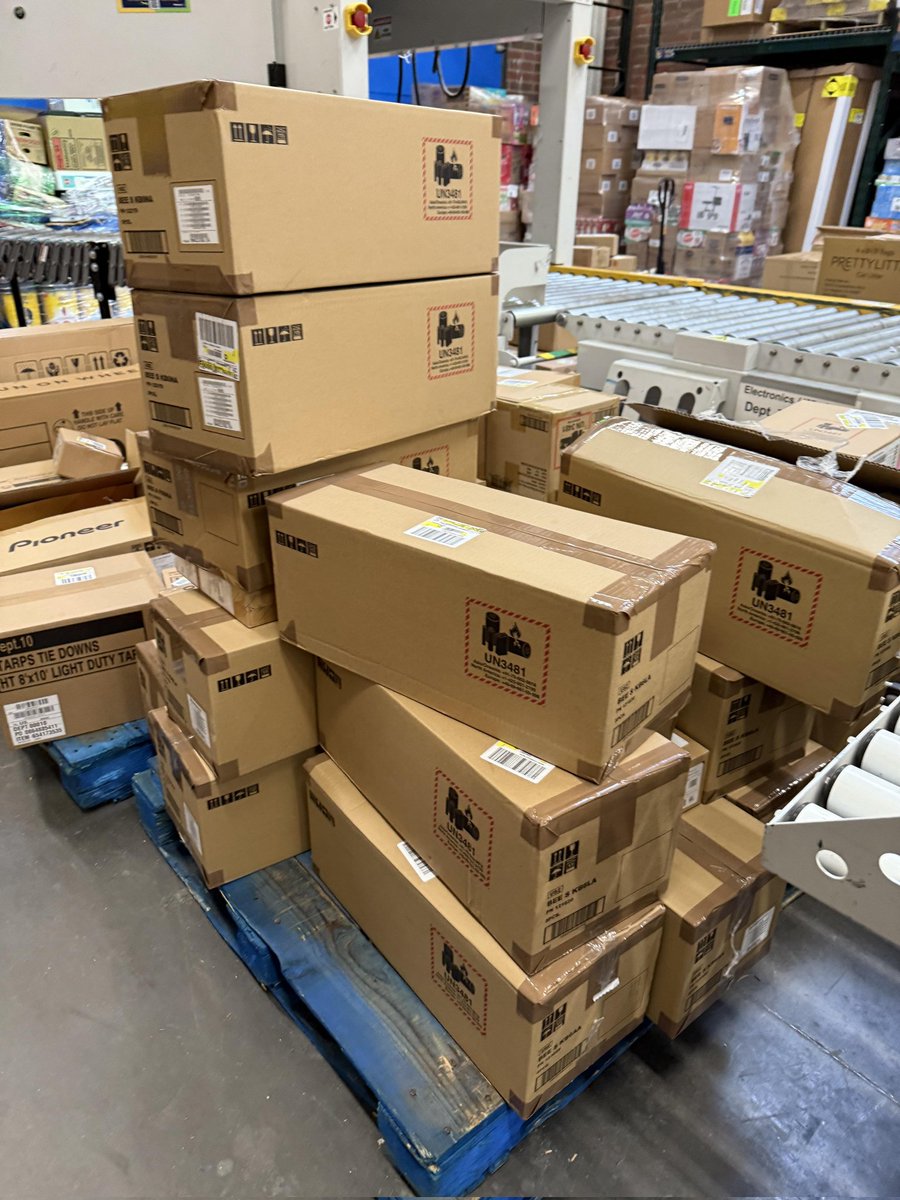 GhaithDalhoumi's tweet photo. Walmart is stocking up big time, receiving a huge shipment of Nintendo Switch 2 units ahead of the June 5, 2025 launch! #NintendoSwitch2 #WalmartStock #LaunchPrep https://t.co/HyLuzAlxEo