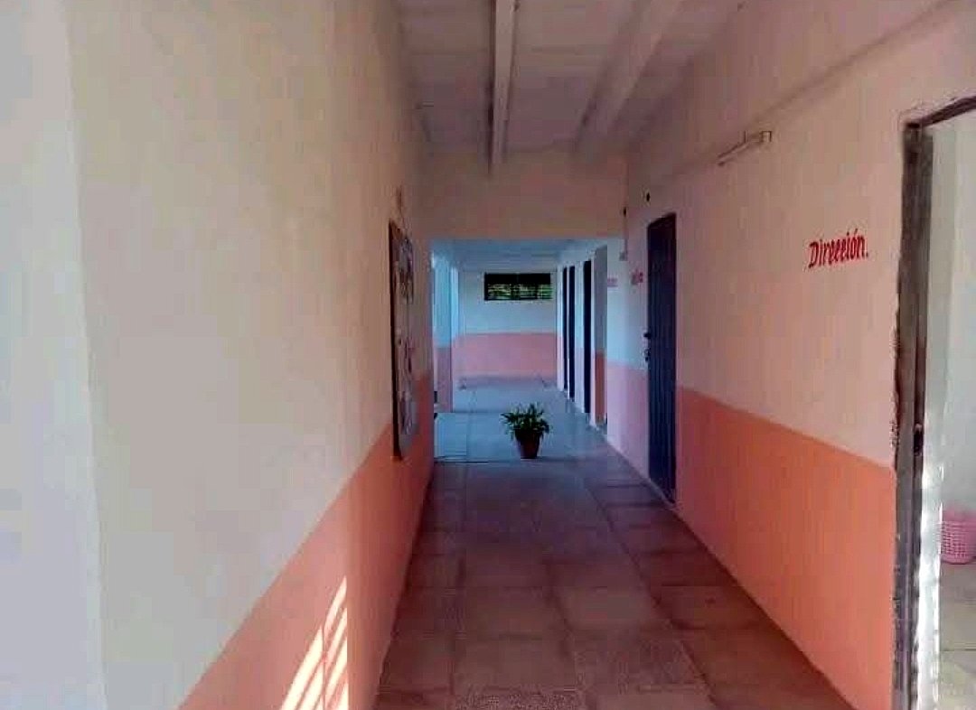 EmisoraCMHS's tweet photo. 📚 Como parte del Programa de Gobierno de atención a la Ruralidad, la escuelita primaria Jesús María González de la comunidad de Refugio en #Caibarién recibió mantenimiento y reparación en 2025.

✅ Trabajo intenso y de calidad. 

#CubaMined #Cuba
✍🏻 y 📸 de Rafael Marín Reymond https://t.co/orxvecpwbT