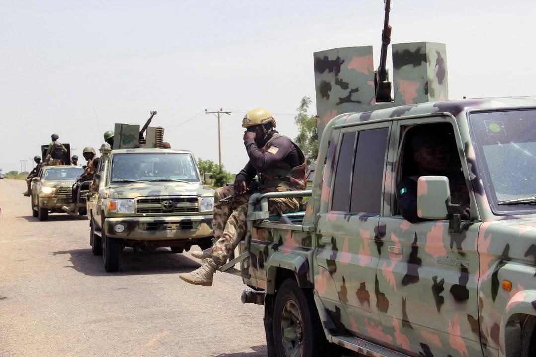 #Nigeria : Plus de 30 militaires, policiers et civils arrêtés pour trafic d’armes à des groupes jihadistes... Les autorités veulent assainir les rangs face à l’insécurité dans le nord-est.
#ReporterMédiasMonde