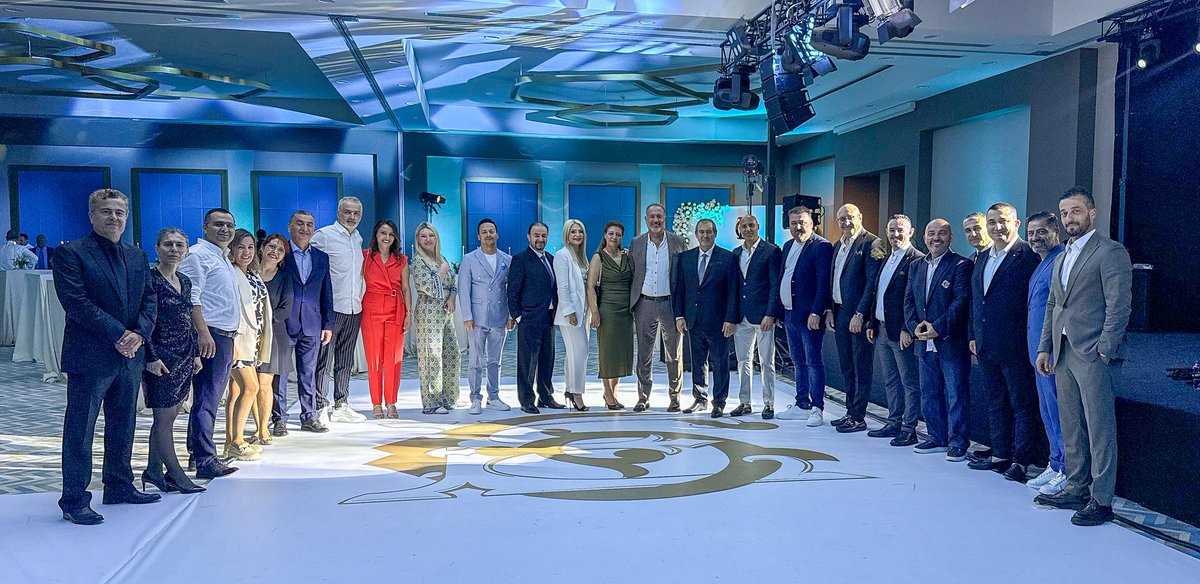 Oğlum Erol Can ile gelinimiz Elif Gözde’nin düğün törenine katılarak, bu anlamlı günümüzde yanımızda olan tüm misafirlerimize, dostlarımıza ve büyüklerimize teşekkür ediyorum.

Değerli oğlum ve güzel kızıma ömür boyu sevgiyle, sağlıkla ve huzurla dolu bir hayat diliyorum. Benzer