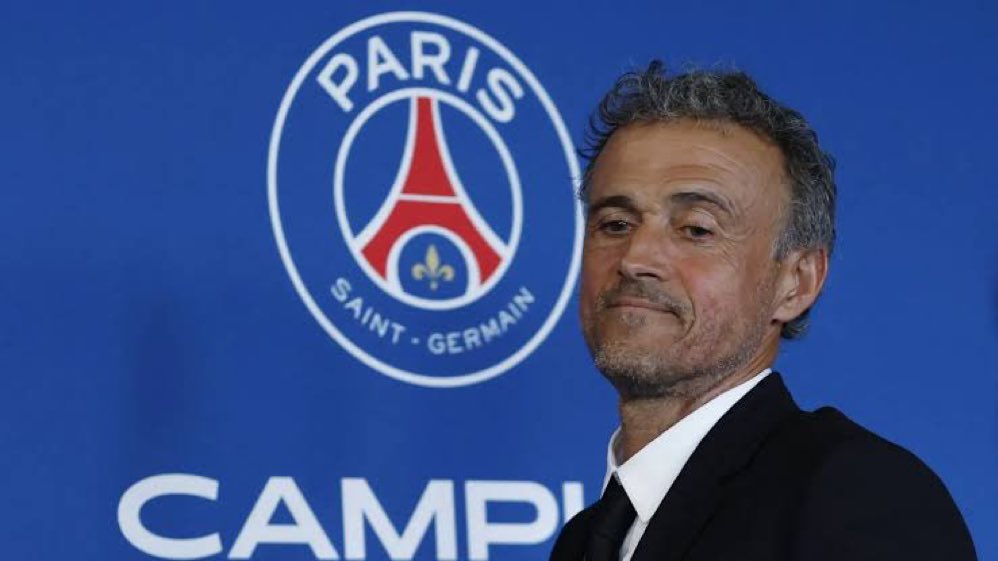 takımdaki tüm yavşakları şutlayıp psg ile ucl almak, şaklaban dembeleden ballon dorluk santrafor çıkarabilmek kusura hakmayın ama gemileri karadan yürütmekten daha zor

futbolun fatihi, iskenderi, napolyonu bu adam