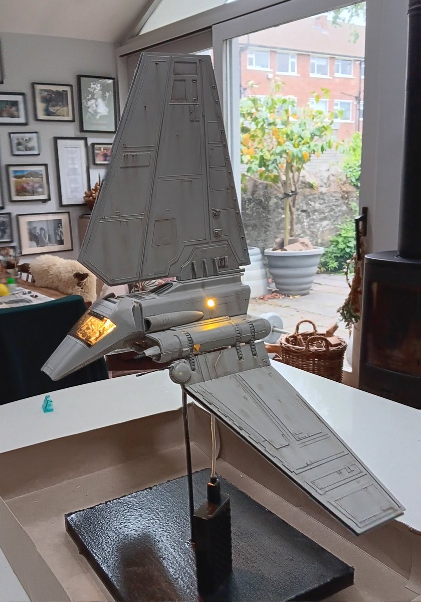 ametcalfe42's tweet image. I think I&apos;m calling that a wrap! #jffbook Imperial Shuttle Tydirium is up and in flight mode. As a kit from 1983, I knew there would be some fit issues &amp;amp; I enjoyed incorporating the lighting set as well. It&apos;s been an enjoyable &amp;amp; at times stressful build, but I&apos;m pleased 😀