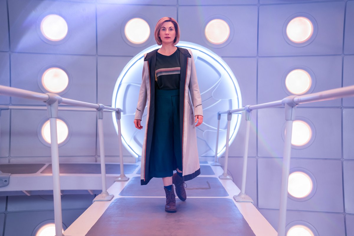 She looks so PERFECT in this interior oh my days #DoctorWho