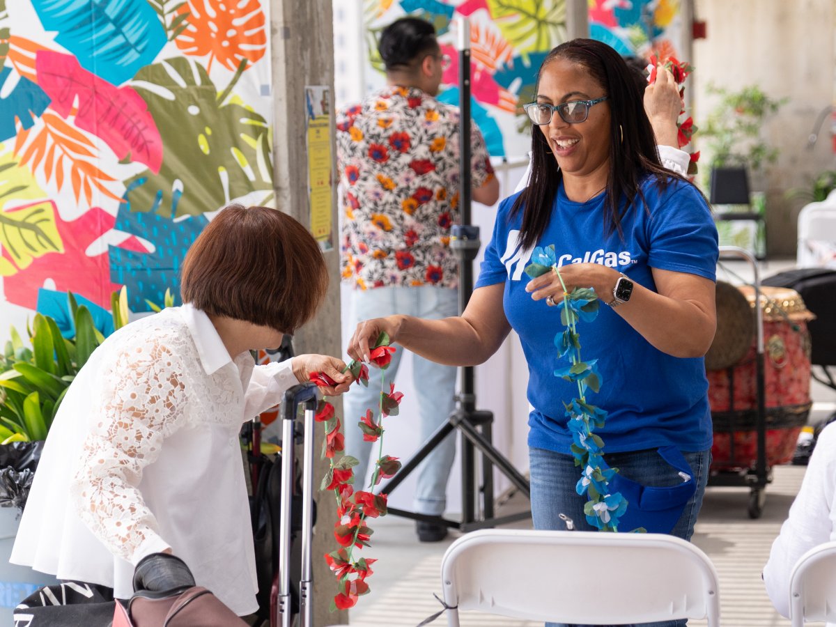 socalgas's tweet image. #TeamSoCalGas wrapped up #APIHeritageMonth by joining @RHFoundation at their Angelus Plaza API Festival. Volunteers helped distribute food to local seniors &amp;amp; we&apos;re proud to support such a meaningful event. Grateful to give back &amp;amp; celebrate the rich heritage of our API community!