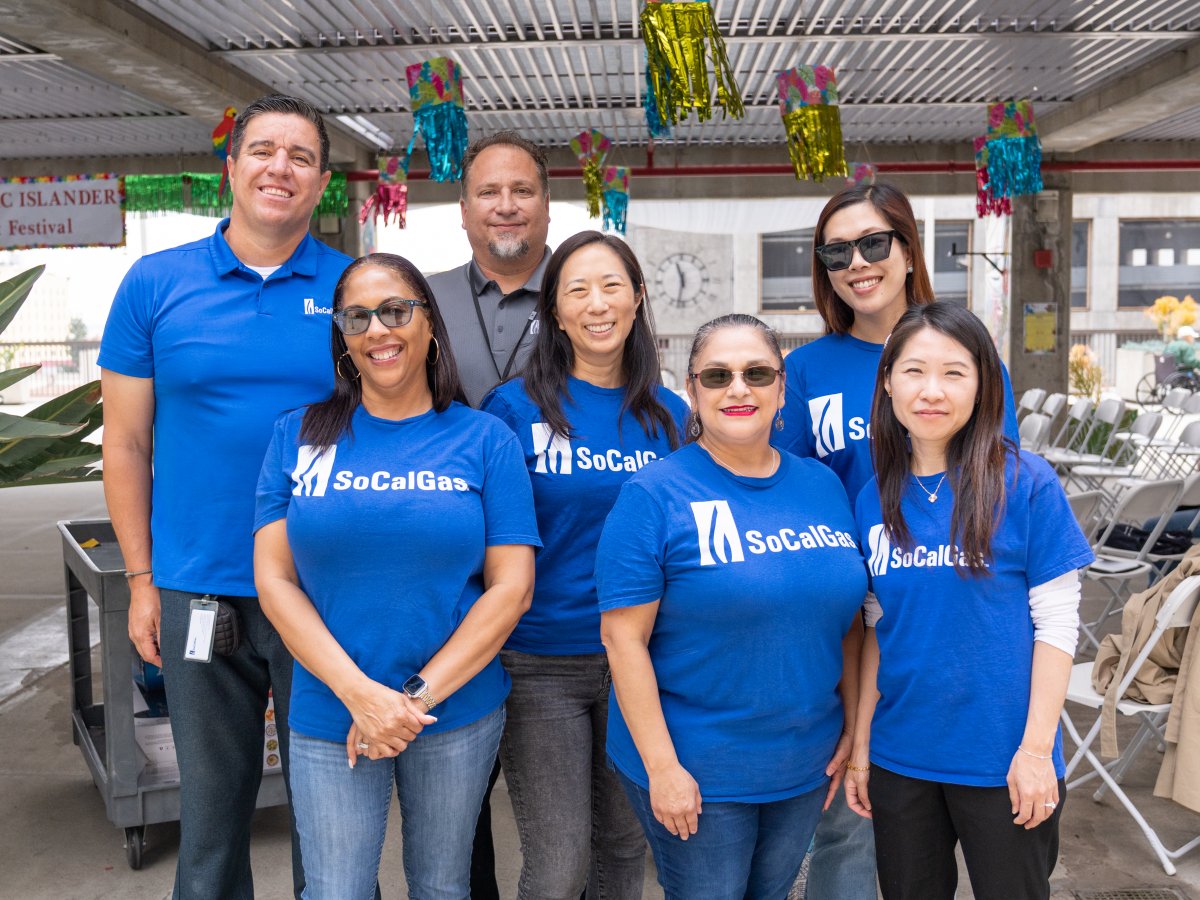 socalgas's tweet image. #TeamSoCalGas wrapped up #APIHeritageMonth by joining @RHFoundation at their Angelus Plaza API Festival. Volunteers helped distribute food to local seniors &amp;amp; we&apos;re proud to support such a meaningful event. Grateful to give back &amp;amp; celebrate the rich heritage of our API community!