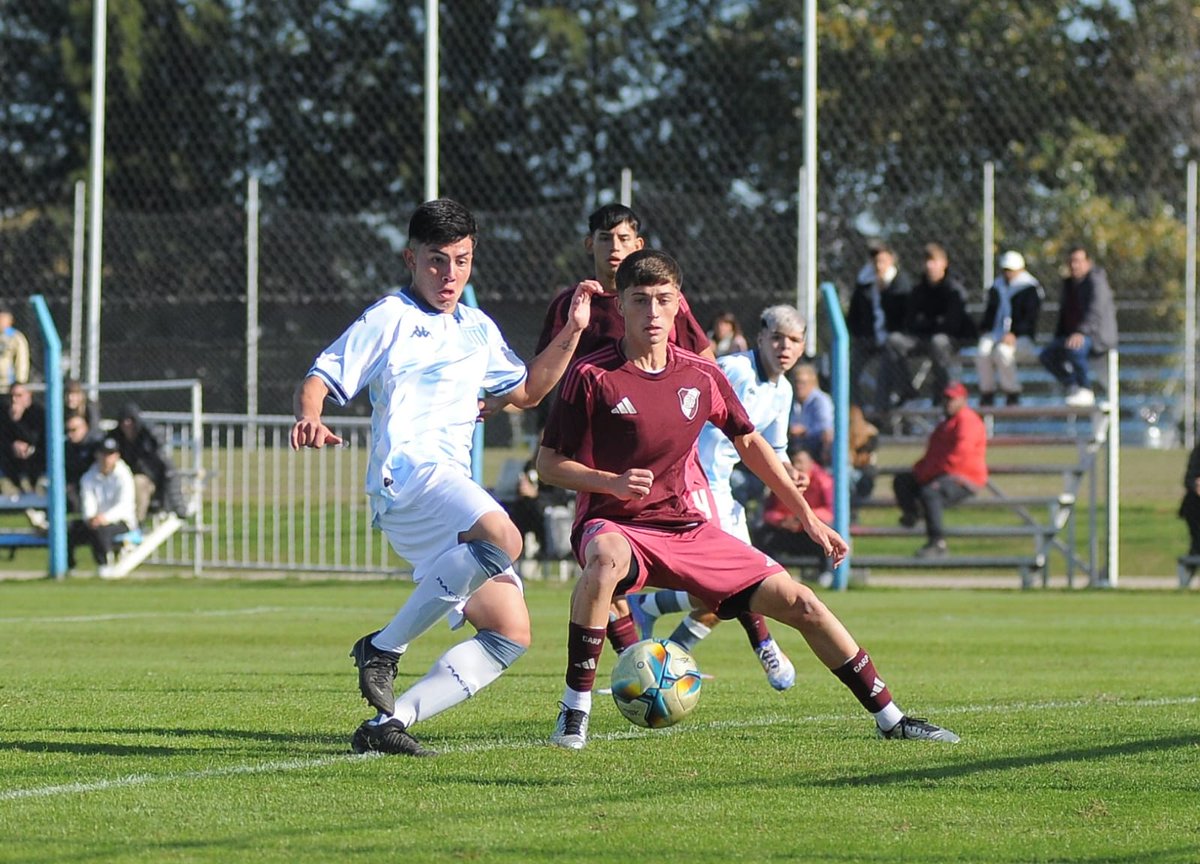 Racing Online (@racingonline2) on Twitter photo Resumen de la 12ª fecha del torneo de Juveniles de la <a href="/LigaAFA/">Liga Profesional de Fútbol</a>, ante River.
➡ 𝐄𝐍 𝐄𝐋 𝐏𝐑𝐄𝐃𝐈𝐎 𝐓𝐈𝐓𝐀 𝐌𝐀𝐓𝐓𝐈𝐔𝐒𝐒𝐈
Cuarta: 1-2 ❌
Quinta: 2-1 ✅
Sexta: 3-1 ✅
➡ 𝐄𝐍 𝐄𝐋 𝐑𝐈𝐕𝐄𝐑 𝐂𝐀𝐌𝐏 (𝐄𝐙𝐄𝐈𝐙𝐀)
Séptima: 4-2 ❌
Octava: 1-1 🟰
Novena: 2-1 ❌ Resumen de la 12ª fecha del torneo de Juveniles de la <a href="/LigaAFA/">Liga Profesional de Fútbol</a>, ante River.
➡ 𝐄𝐍 𝐄𝐋 𝐏𝐑𝐄𝐃𝐈𝐎 𝐓𝐈𝐓𝐀 𝐌𝐀𝐓𝐓𝐈𝐔𝐒𝐒𝐈
Cuarta: 1-2 ❌
Quinta: 2-1 ✅
Sexta: 3-1 ✅
➡ 𝐄𝐍 𝐄𝐋 𝐑𝐈𝐕𝐄𝐑 𝐂𝐀𝐌𝐏 (𝐄𝐙𝐄𝐈𝐙𝐀)
Séptima: 4-2 ❌
Octava: 1-1 🟰
Novena: 2-1 ❌