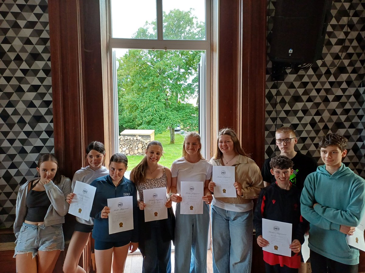 MonsieurFarrell's tweet photo. And here's the winning team from this afternoon's Maitre Chef competition! 🥇🇫🇷 Bravo! #PHSFrenchtrip25 https://t.co/kGBbyeQxOn