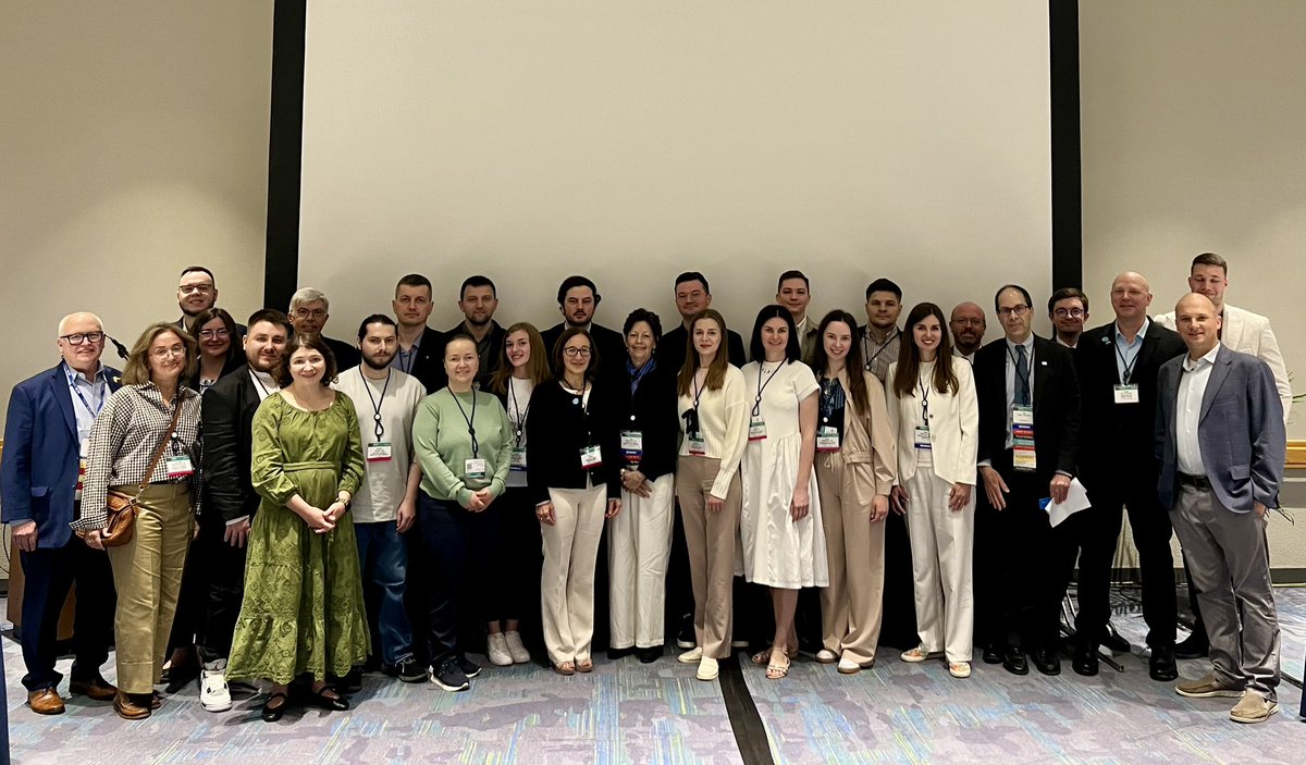 Lynn Schuchter (@lynn_schuchter) on Twitter photo So inspiring to meet with the Ukrainian oncology delegation #ASCO25 this morning who are delivering cancer care in such a challenging setting. Thank you <a href="/ArmanKacharian/">Arman Kacharian</a> So inspiring to meet with the Ukrainian oncology delegation #ASCO25 this morning who are delivering cancer care in such a challenging setting. Thank you <a href="/ArmanKacharian/">Arman Kacharian</a>