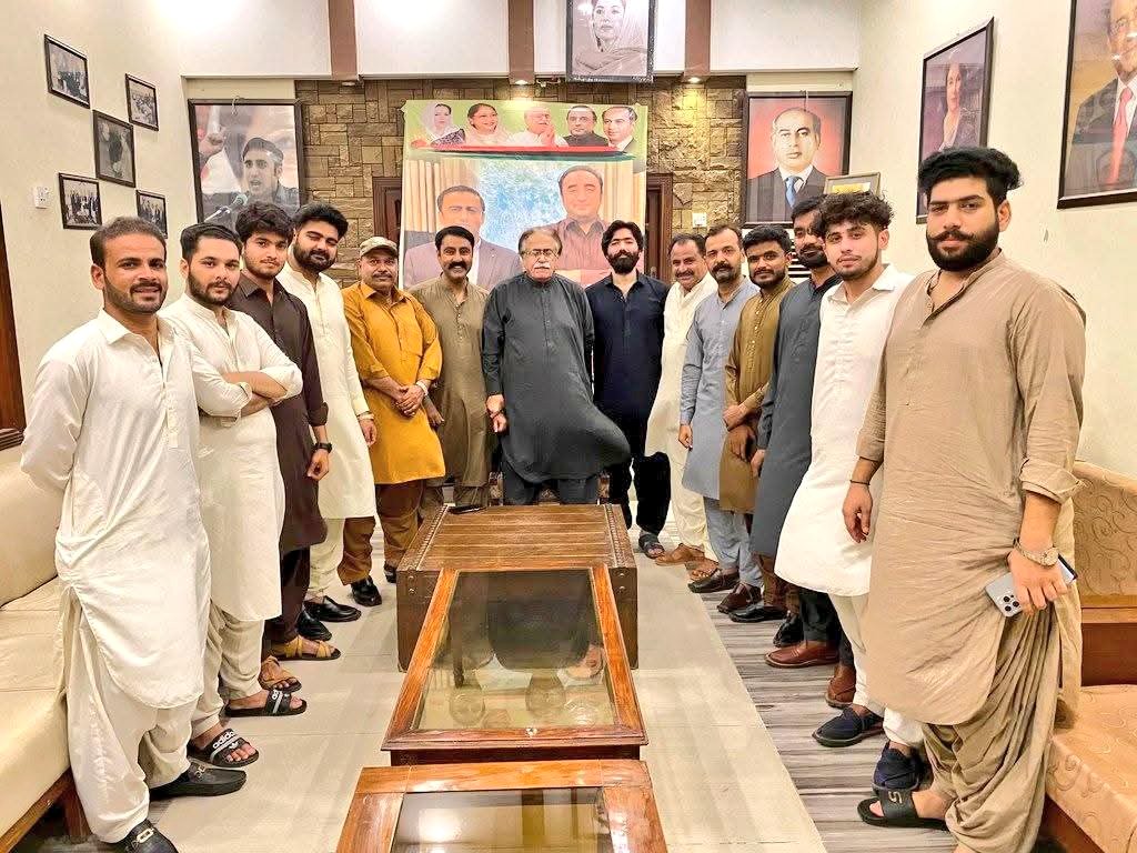 najeebabroppp's tweet photo. مورخہ 31 مئی 2025
پاکستان پیپلز پارٹی مرکزی رہنما سینیٹر مولا بخش چانڈیو اپنی آفس میں پاکستان پیپلز پارٹی ورکرز سے ملاقات کرتے ہوئے 
جب تک سورج چاند رہے گا بھٹو تیرا نام رہے گا ۔
@BBhuttoZardari @MBChandioPPP https://t.co/eimyAEjYXZ