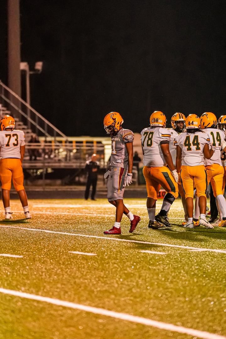 hudl.com/v/2QqNQK
Sophomore Season (5 games played due to injury)
3.0 gpa (core gpa 3.4)
43 tackles 
4TFL
3 sacks 
1 INT
2 FF ( 1 for a 70 yard TD)